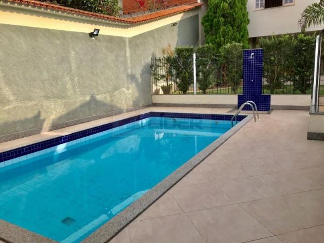 Casa com Ampla Área Sobre Dois Lotes (Esquina) - Foto 16