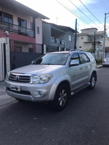 Toyota Hilux SW4 2.7 Gasolina 7 lugares - 09/10 - Foto 2