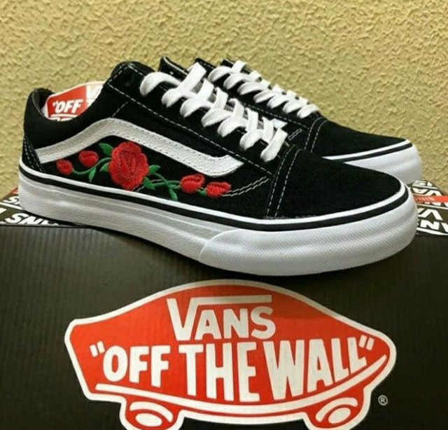 vans old skool preto com flor