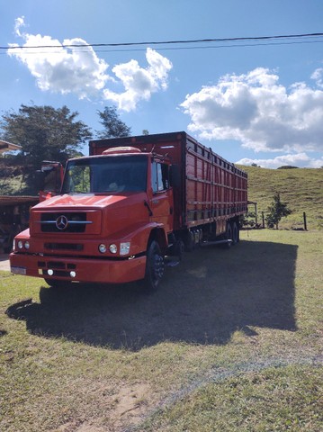 VENDO 1620 ANO 2006 COM AR CONDICIONADO