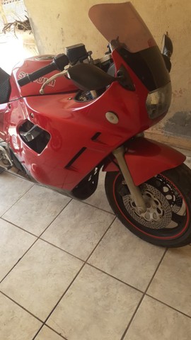 SUZUKI 750CILINDRADA