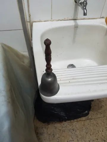 sino sineta de estanho com cabo de madeira com 26cm