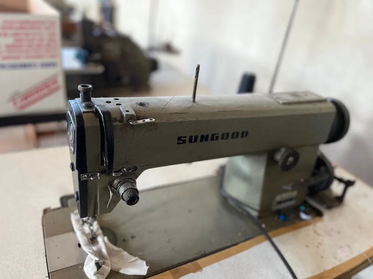 Máquina de Costura Reta Industrial Sungood - Foto 4