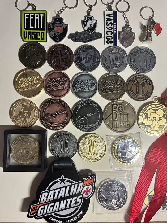Moedas de clubes de futebol militar e mais