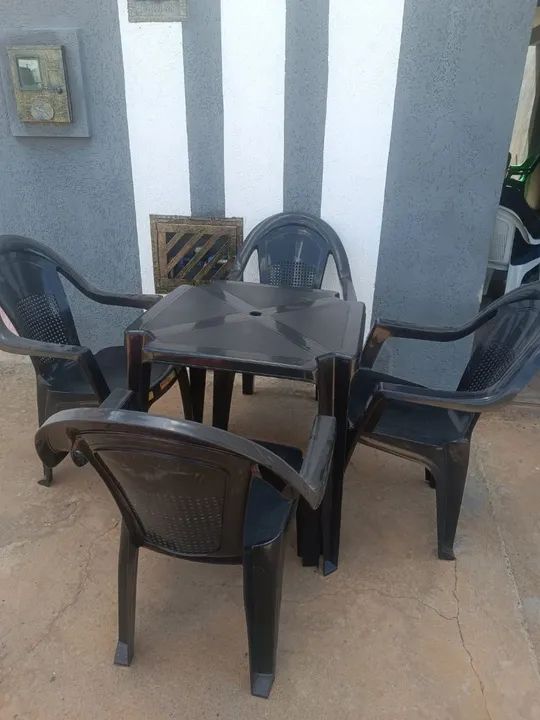 Conjunto de 4 Cadeiras e Mesas de plástico forte e resistente. - Foto 5