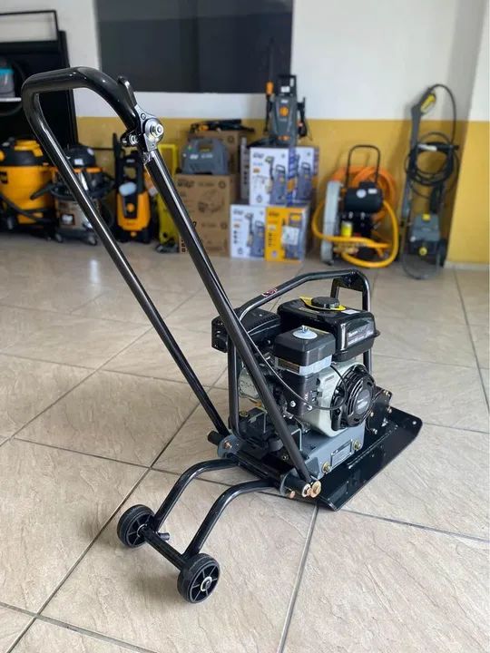 Placa vibratória e compactadora de Solo a Gasolina 6.5HP 60kg Toyama (Loja/Nova) - Foto 3