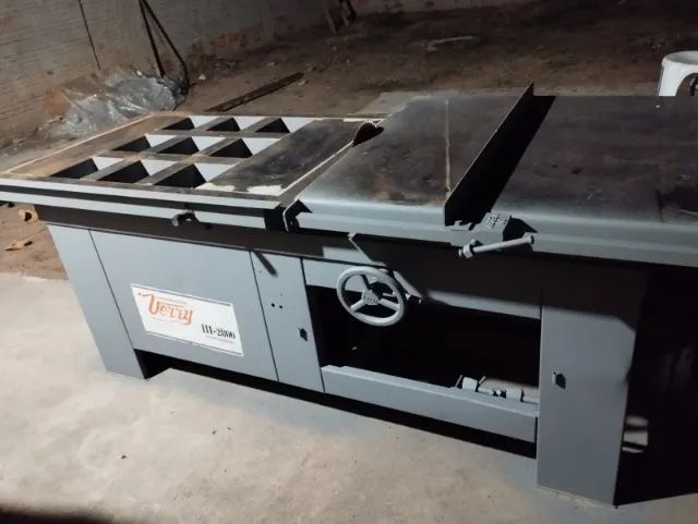 Esquadrejadeira profissional verry III corte reto motor de 3cv trifásico Valor 4.000 aceit