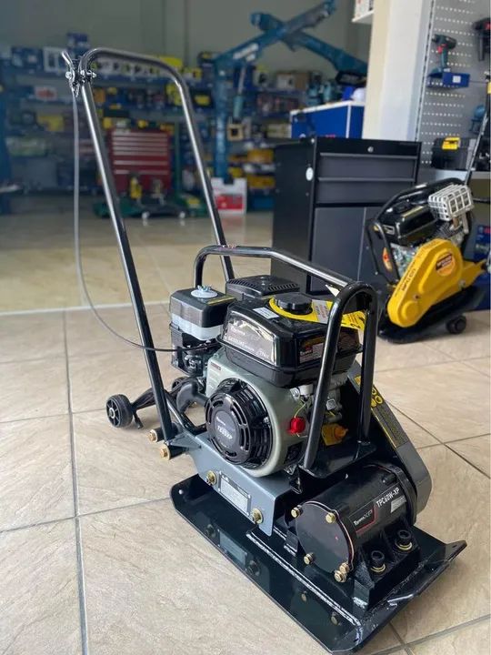 Placa vibratória e compactadora de Solo a Gasolina 6.5HP 60kg Toyama (Loja/Nova) - Foto 5