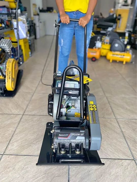 Placa vibratória e compactadora de Solo a Gasolina 6.5HP 60kg Toyama (Loja/Nova) - Foto 6
