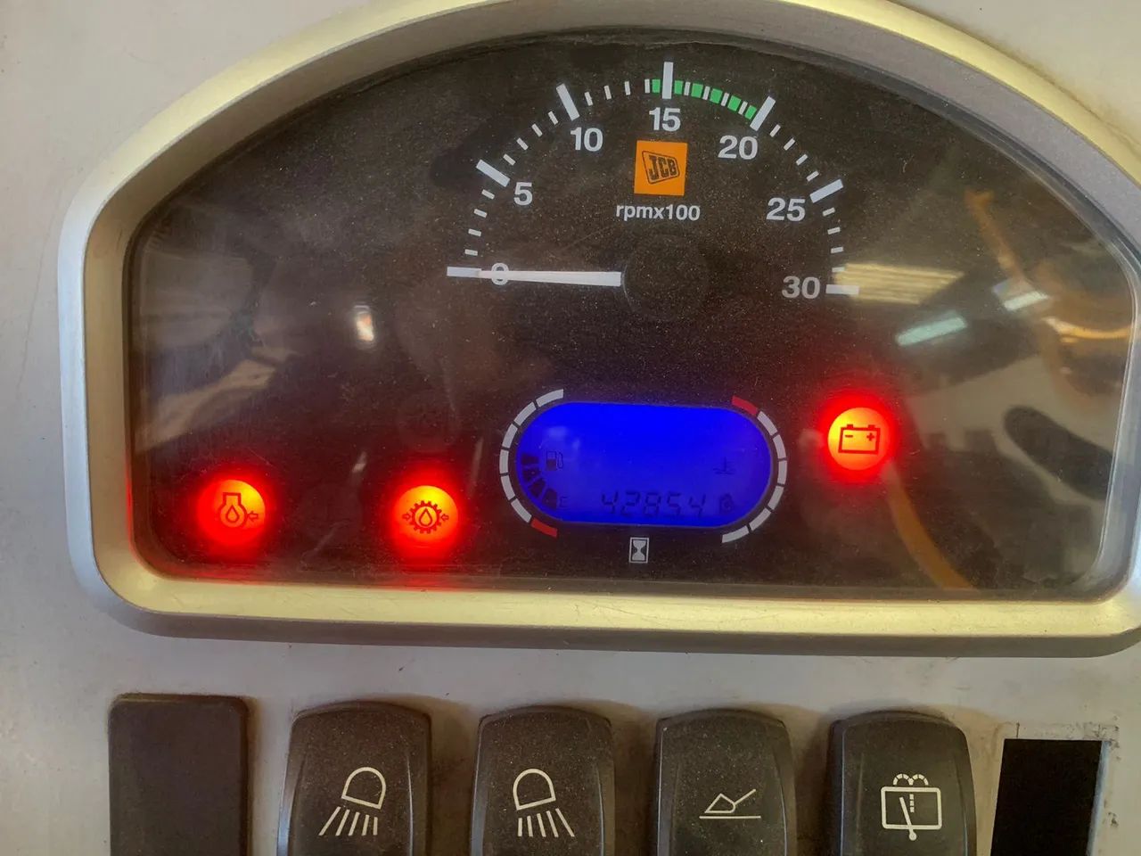 RETRO ESCAVADEIRA JCB 3CX COM AR CONDICIONADO ANO 2019 - Foto 2
