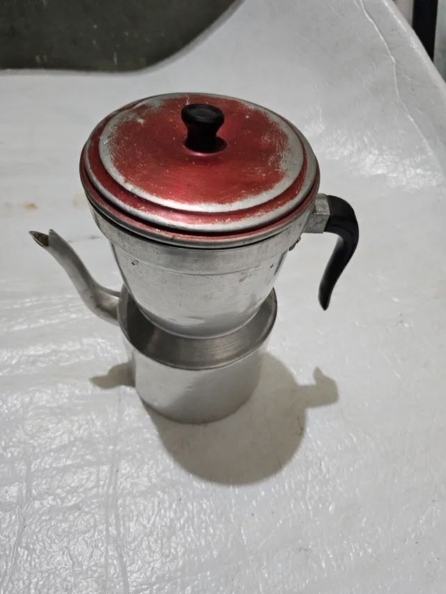 Antiguidade panela bule antigo em Bom estado