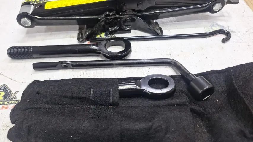 Kit Macaco Chave De Roda Ix35 Gl - Peças para carros, vans e