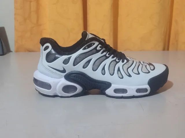 Tenis Air TN Plus Max Premium Preto e Branco Vapor Bolha