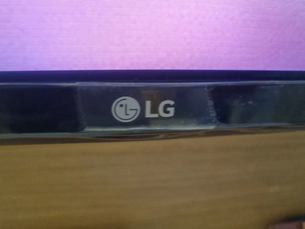 TV LG Smart 4K, 49 P COM DEFEITO NA TELA