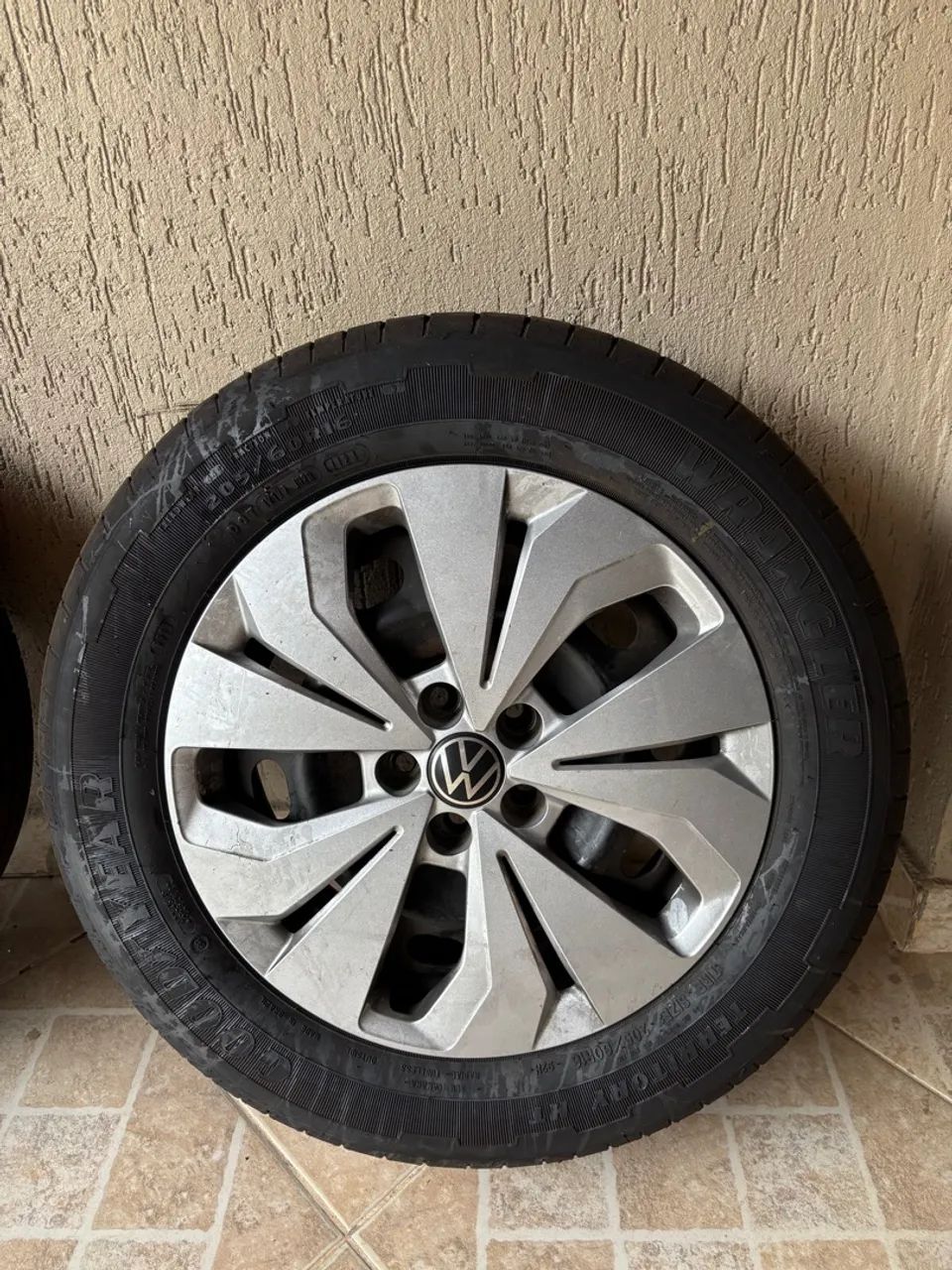 Pneu e roda aro 16 T-Cross Goodyear+ 4 Calotas Volkswagen Original  - Foto 3