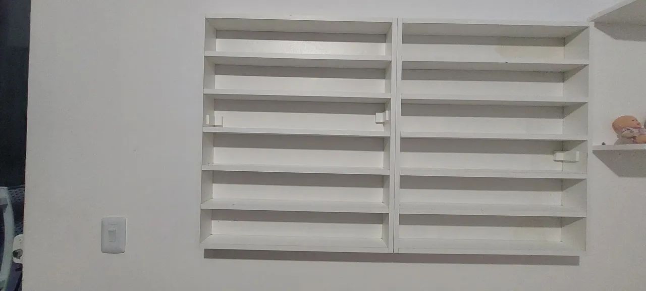 Expositor de esmaltes e 2 poltronas 