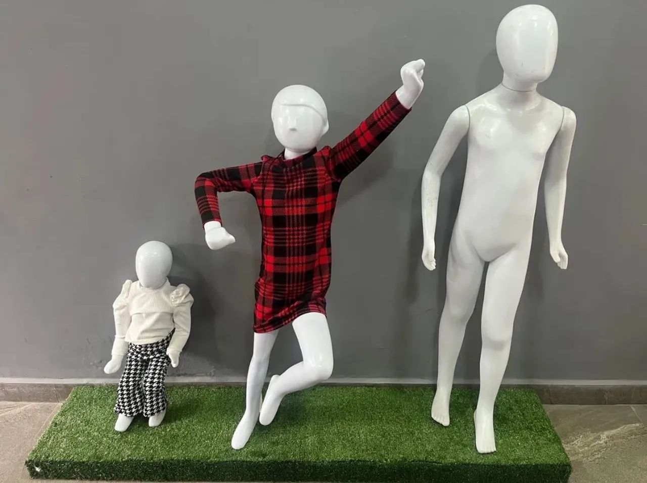 Manequins infantis para loja de roupas - Foto 2