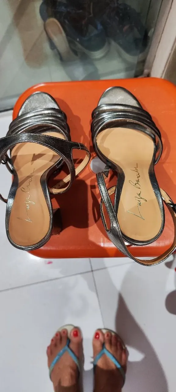 Vendo uma sandália Andréa lee