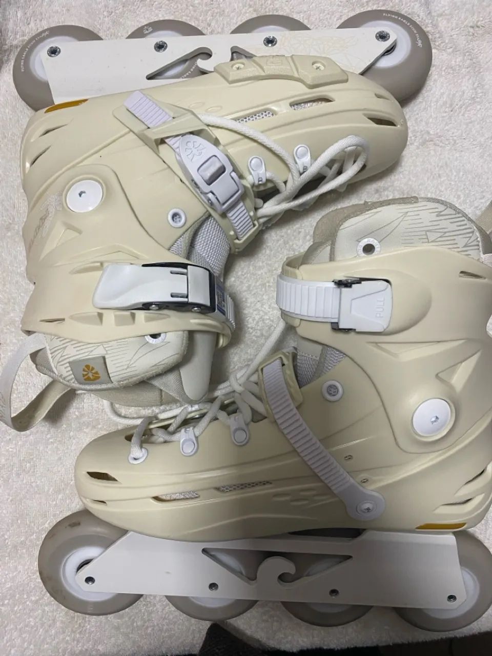 Patins Inline Fying Eagle F4 Sand + Equipamento completo (usado apenas 3 vezes)
