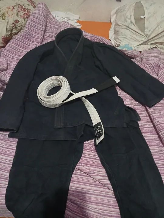 Kimono de Jiu-Jitsu e faixa branca-Preto -Tamanho adulto,(leia abaixo)