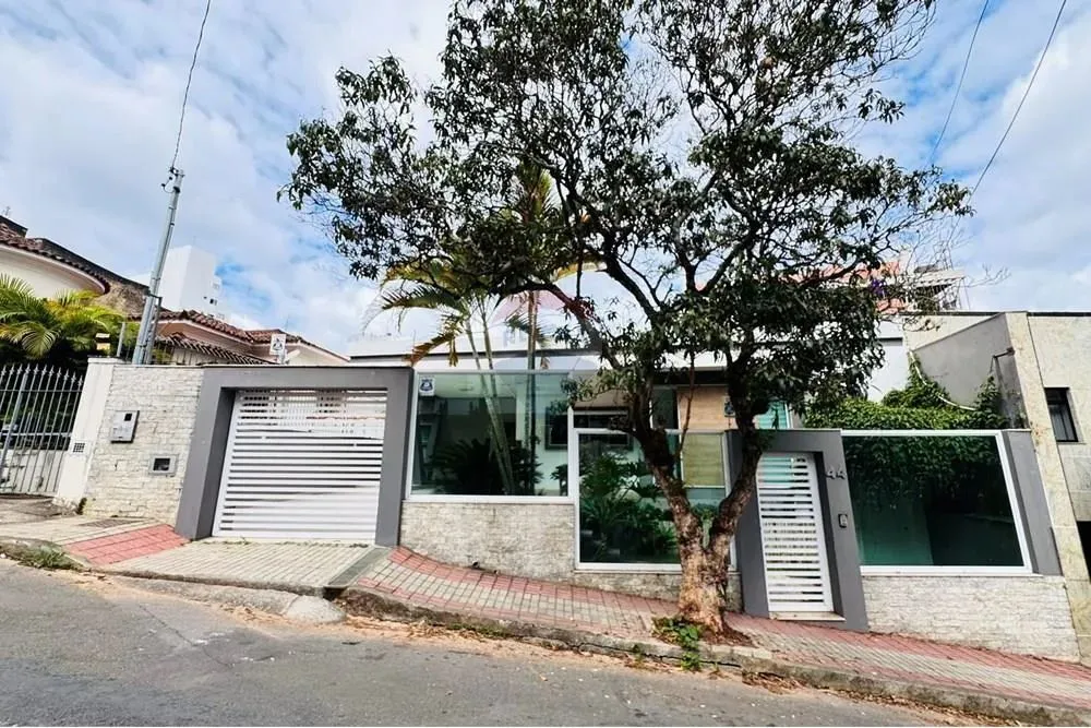 Alugue sua casa dos sonhos no Bom Pastor, 3 quartos, área gourmet e muito conforto, 3 vaga