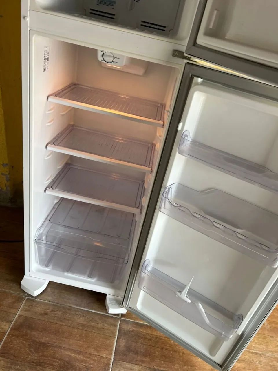 Geladeira Electrolux 220v frost free ( ENTREGO )  - Foto 5