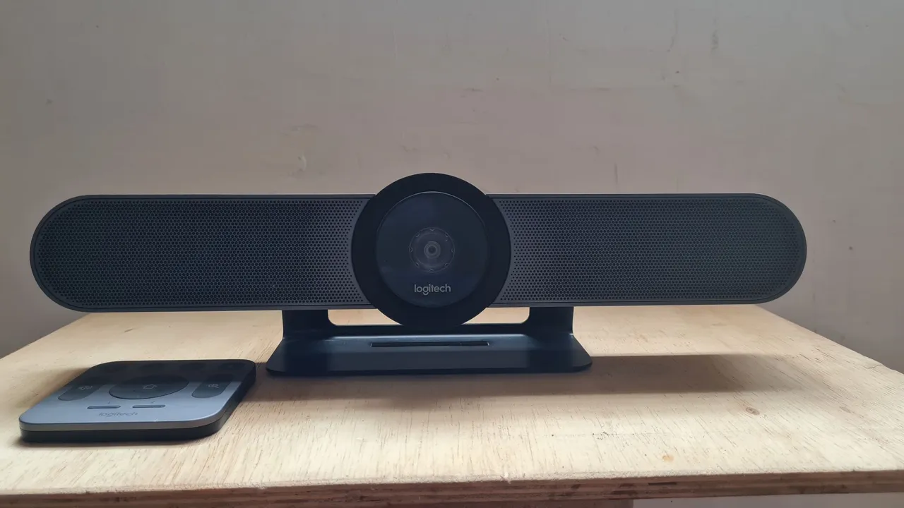 Webcam Logitech MeetUp - Qualidade de Vídeo e Áudio Superior