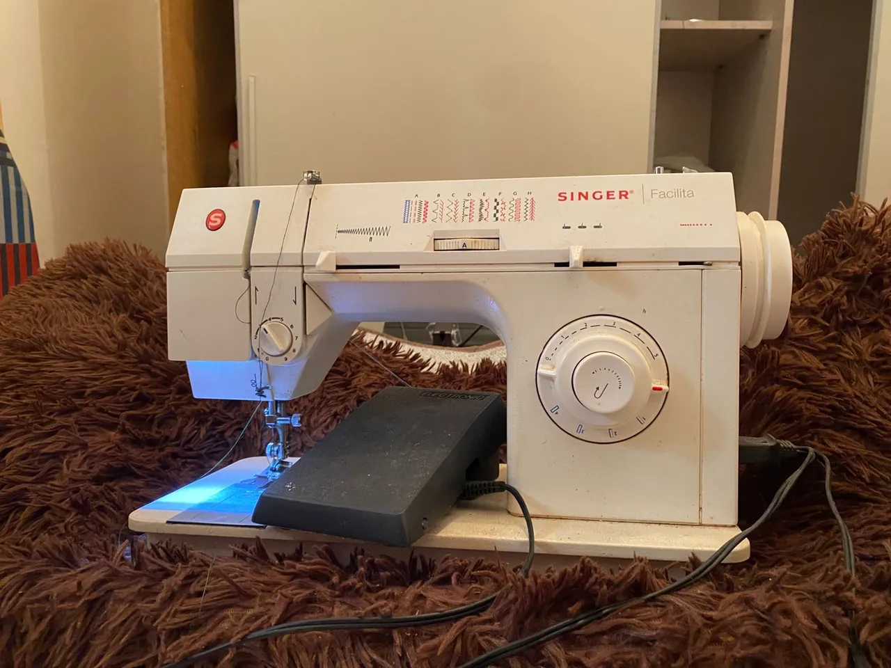 Máquina de Costura Singer Facilita 2868c