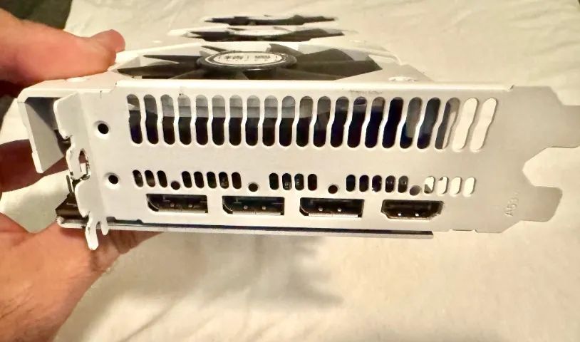 Placa de Vídeo AMD Radeon RX Vega 56 - 8GB HBM2 - Foto 4