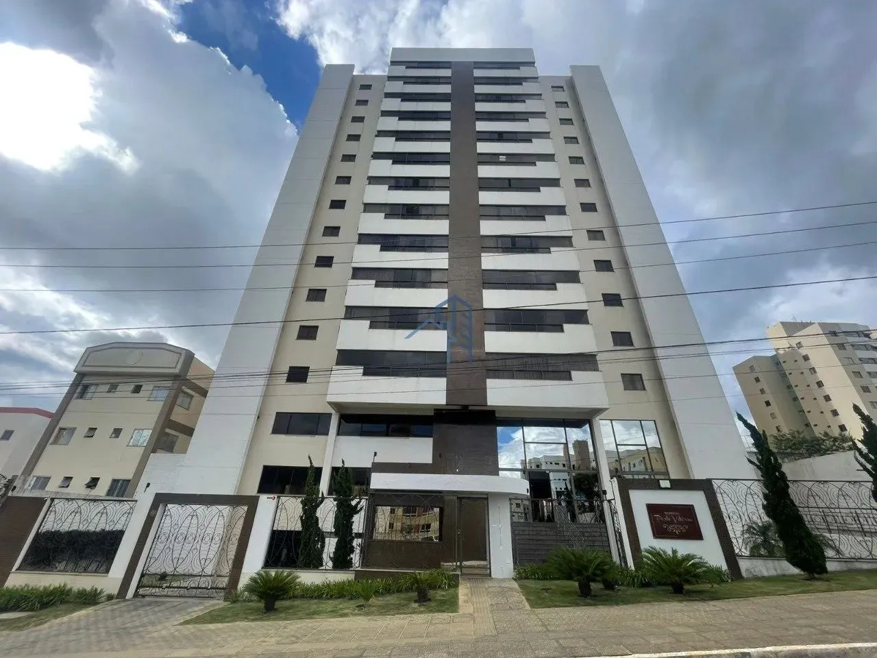 APARTAMENTO ALTO PADRÃO 4/4 SENDO 3 SUÍTES