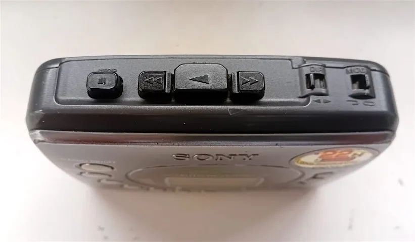 WALKMAN SONY WM-FX463 COM CAIXAS DE SOM - NAO FUNCIONA RADIO, SO