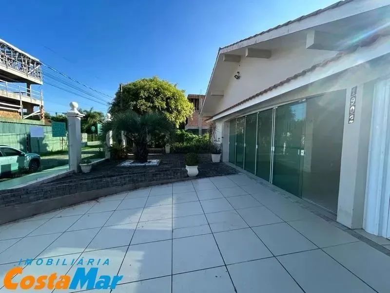 Casa com 4 dormitórios
