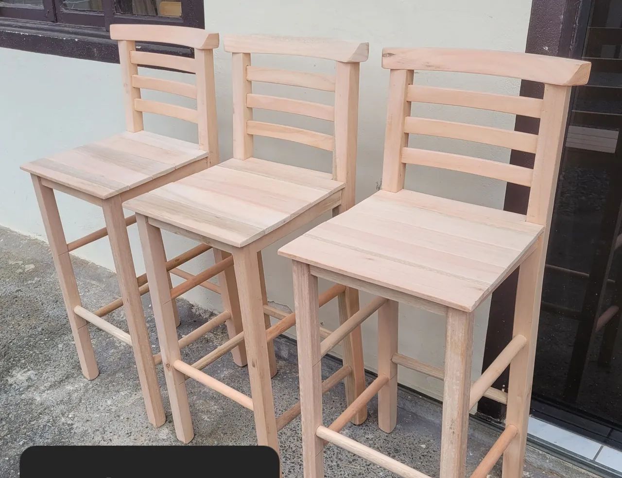 Conjunto Mesa Quadrada com 4 Banquetas de Madeira - Foto 5