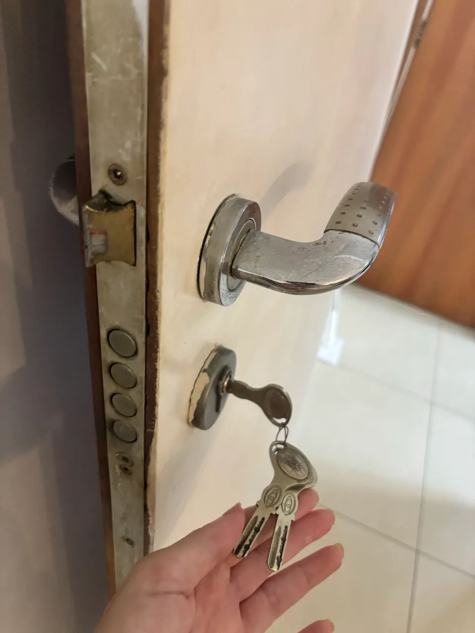 Porta Madeira maciça (defeito na fechadura)64607089538049124