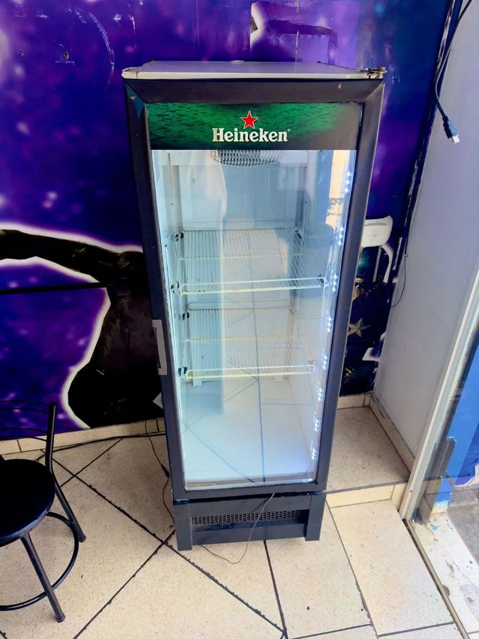 Geladeira expositora para bebidas Heineken