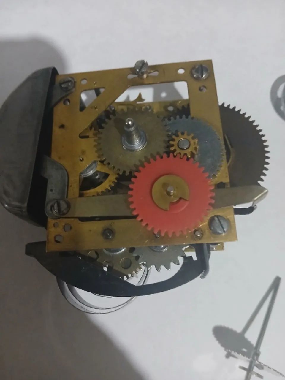 Maquina completa e peças soltas de despetador Westclox mecânico antigo usado - Foto 2
