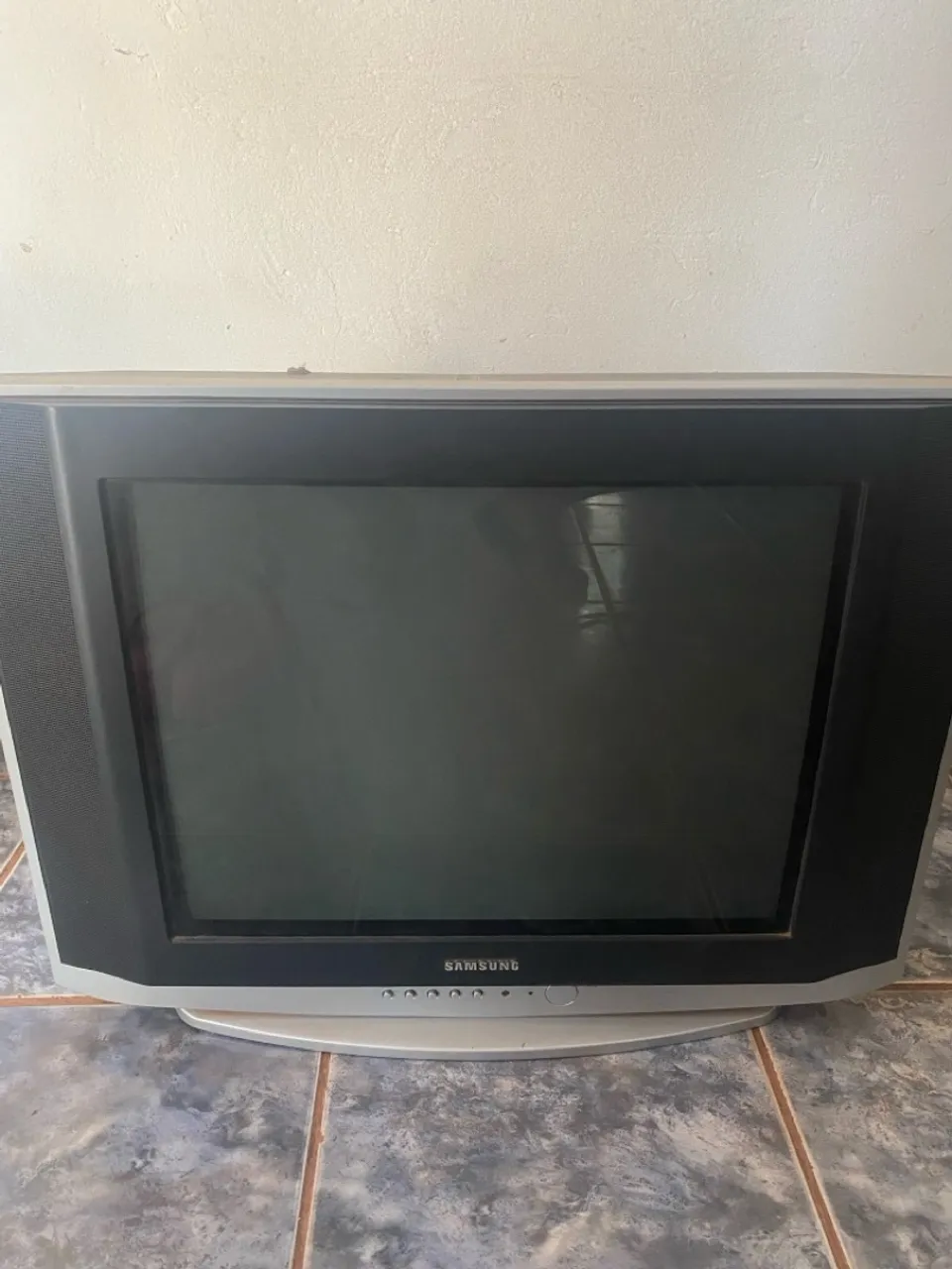 "tv de tubo" - TVs no Brasil