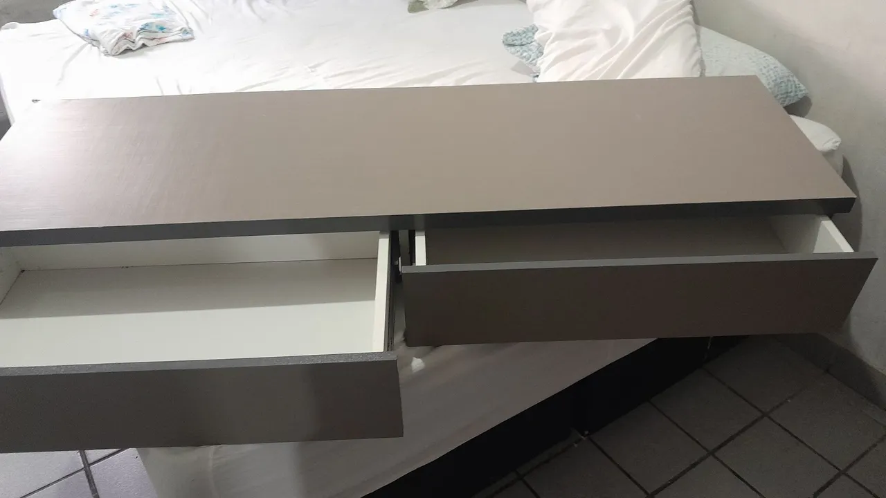 Penteadeira com 2 gavetas. Para barbearia ou quarto ou sala. *
