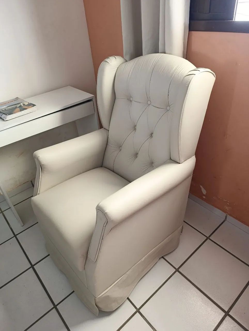 Poltrona de amamentação balanço (acompanha puff). - Foto 2