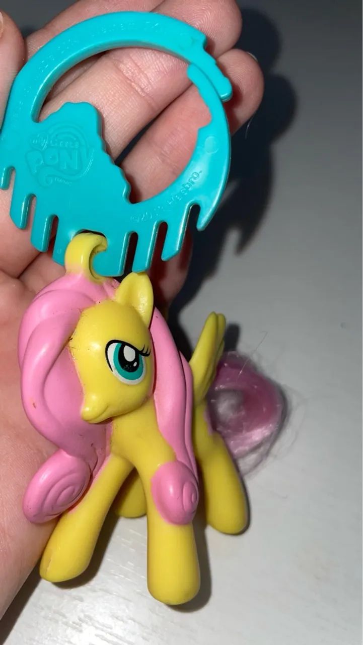 Pony Fluttershy My Little Pony boneca amarela - Foto 3