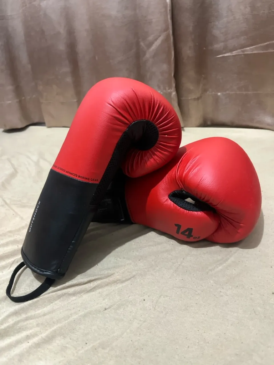 Luvas de Boxe Outshock 14oz - Como Novas