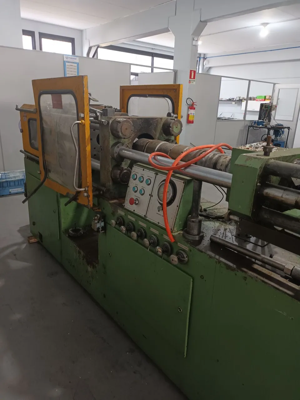 Máquina de Injeção de Plástico