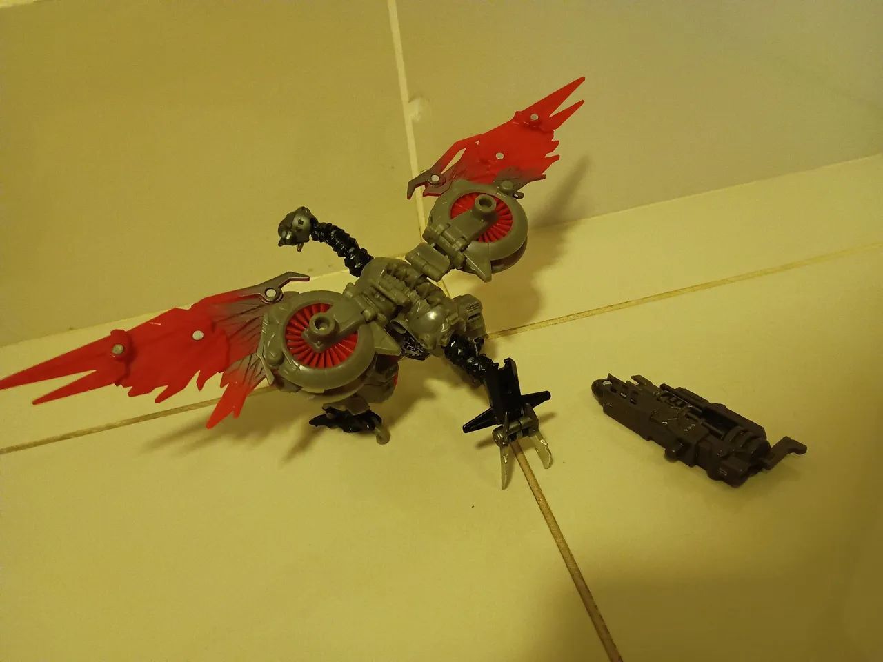 Boneco laserbeak deluxe class transformers dotm  - Foto 3