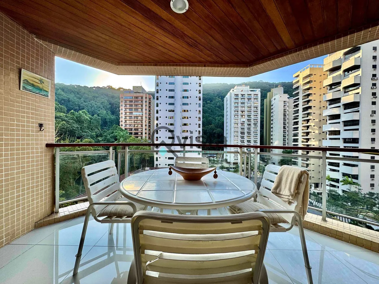 Apartamento para Locação Anual na Pitangueiras no Guarujá | QVista Inteligência Imobiliári