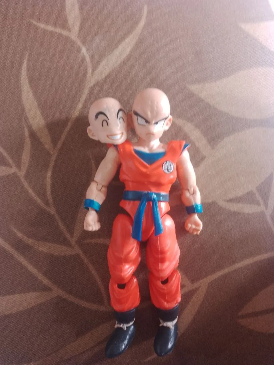 Boneco do kuririn com cabeça trocavel(ele é articulado