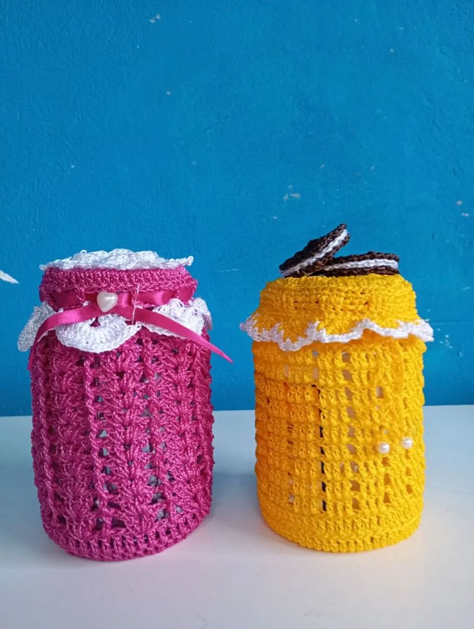 2 Vidros com capa de crochê 