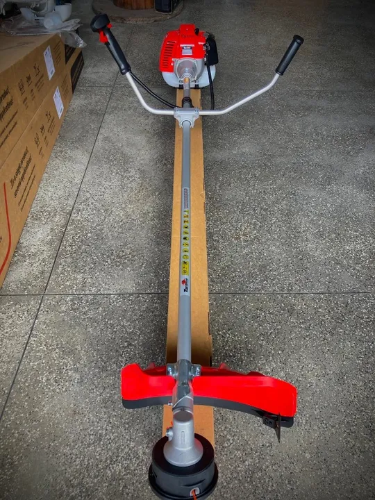 Roçadeira cortador de grama Lateral a Gasolina Toyama