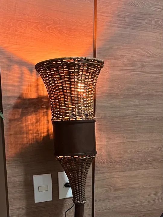 Luminária de chão ferro + fibra 