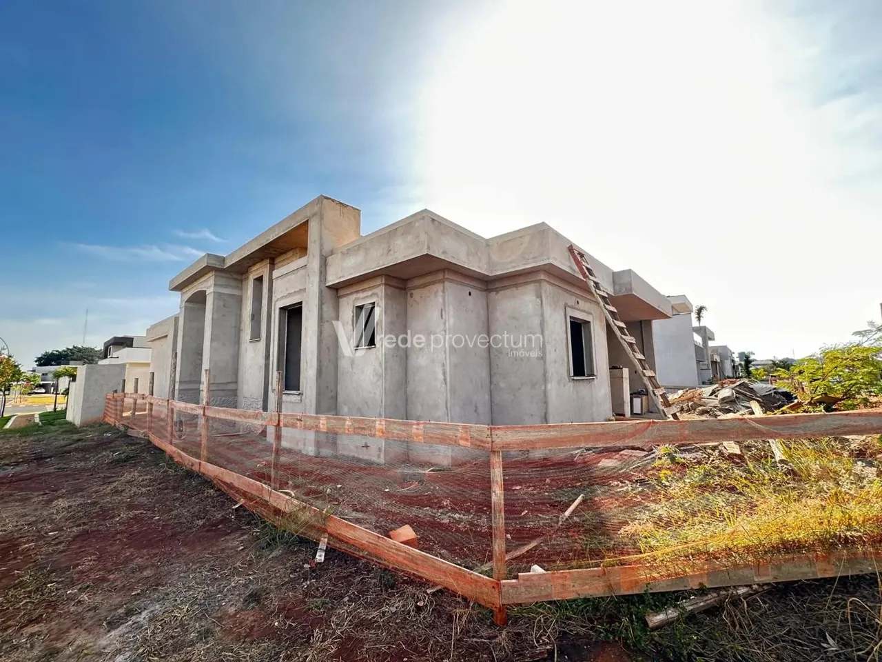 Casa para venda e locação no condomínio Royal Garden em Paulínia !