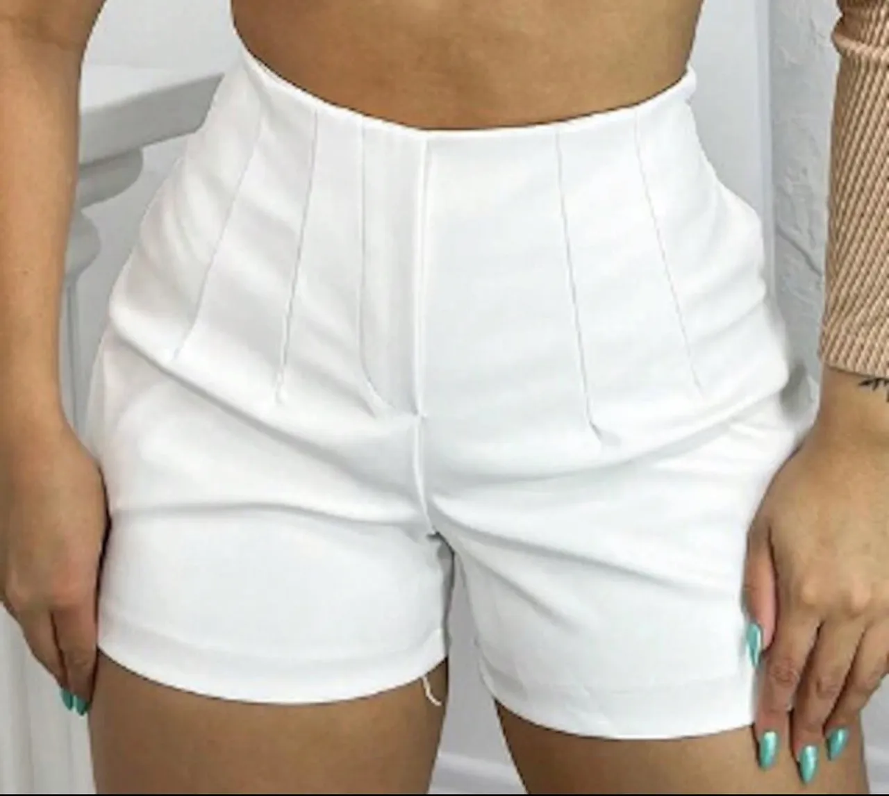 Short branco feminino alfaiataria
